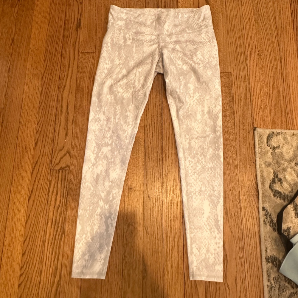Alo yoga white and grey snakeskin yoga leggings